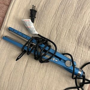 Babyliss Pro bank titanium 1.5 inch flat iron.